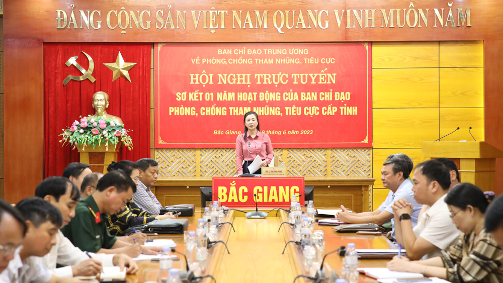 Đồng chí Lê Thị Thu Hồng phát biểu tại điểm cầu Bắc Giang.