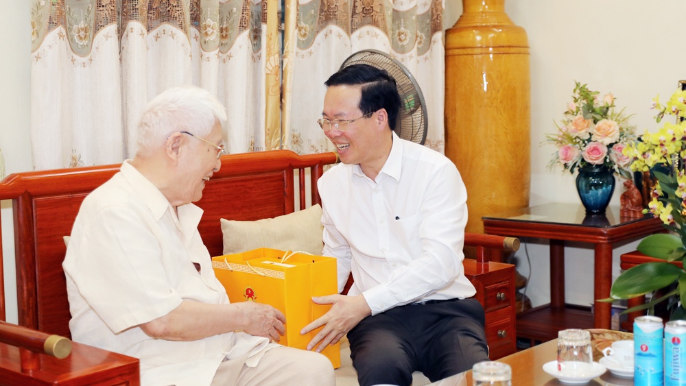 Chủ tịch nước Võ Văn Thưởng thăm cán bộ lão thành cách mạng, gia đình chính sách ở TP Bắc Giang