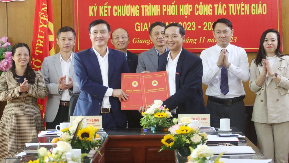 Ban Tuyên giáo hai tỉnh Bắc Giang và Thái Nguyên ký kết chương trình phối hợp công tác