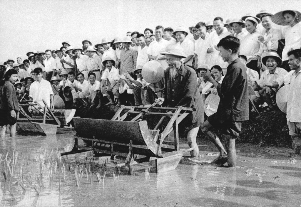 Tăng cường giáo dục và rèn luyện phẩm chất đạo đức cách mạng theo tư tưởng Hồ Chí Minh