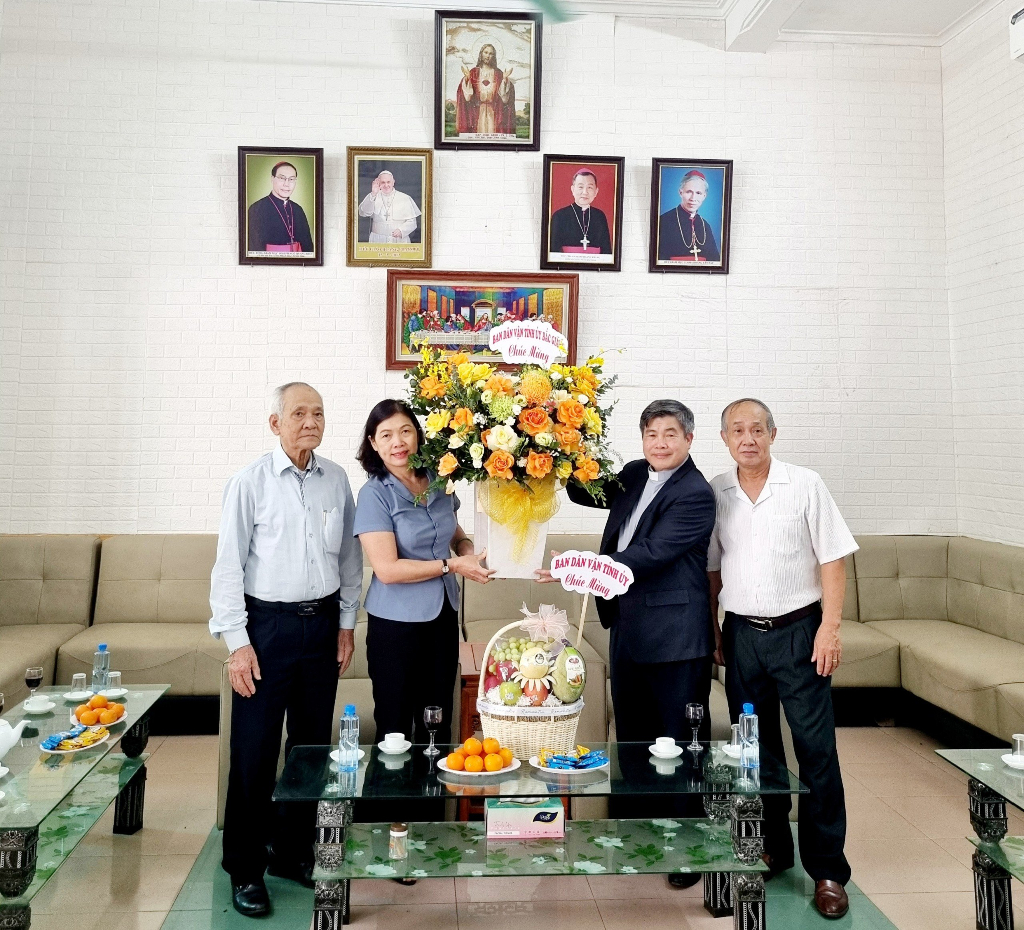 Bắc Giang: Thăm, chúc mừng một số cơ sở tôn giáo trên địa bàn tỉnh nhân dịp Lễ Phục sinh năm 2024