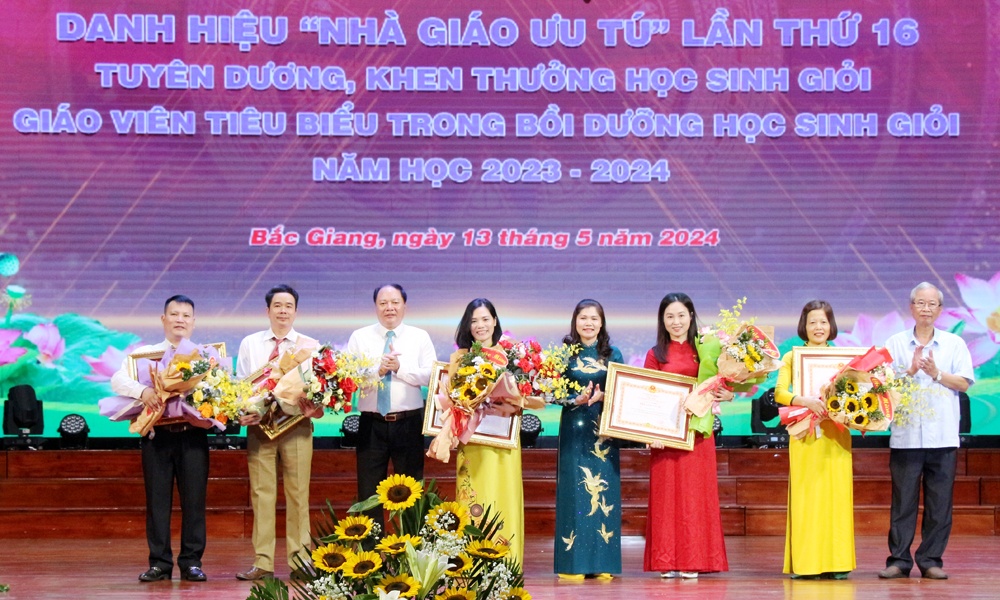 Bắc Giang: 5 nhà giáo được trao tặng danh hiệu Nhà giáo Ưu tú