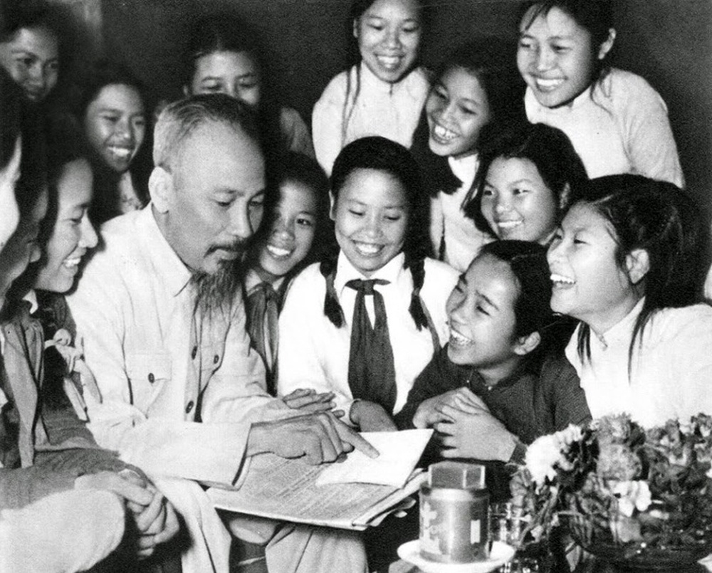 Hồ Chí Minh - Người là niềm tin tất thắng