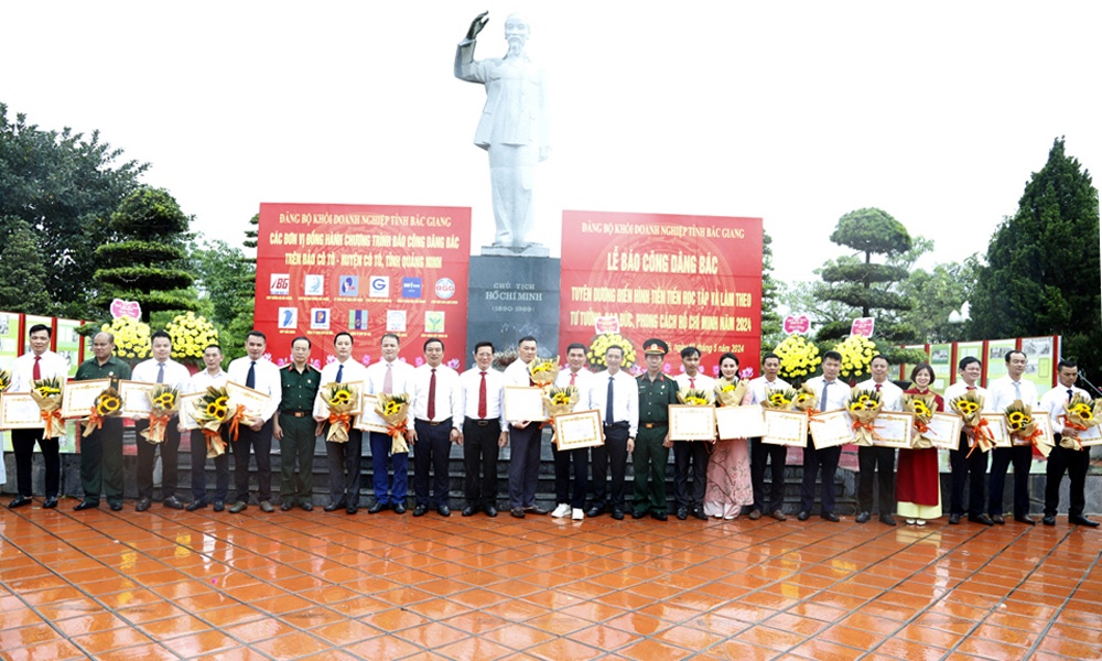 Đảng bộ Khối Doanh nghiệp tỉnh Bắc Giang báo công tại Khu di tích Chủ tịch Hồ Chí Minh trên đảo...|https://dcs.bacgiang.gov.vn/vi_VN/detail/-/asset_publisher/M0UUAFstbTMq/content/-ang-bo-khoi-doanh-nghiep-tinh-bac-giang-bao-cong-tai-khu-di-tich-chu-tich-ho-chi-minh-tren-ao-co-to
